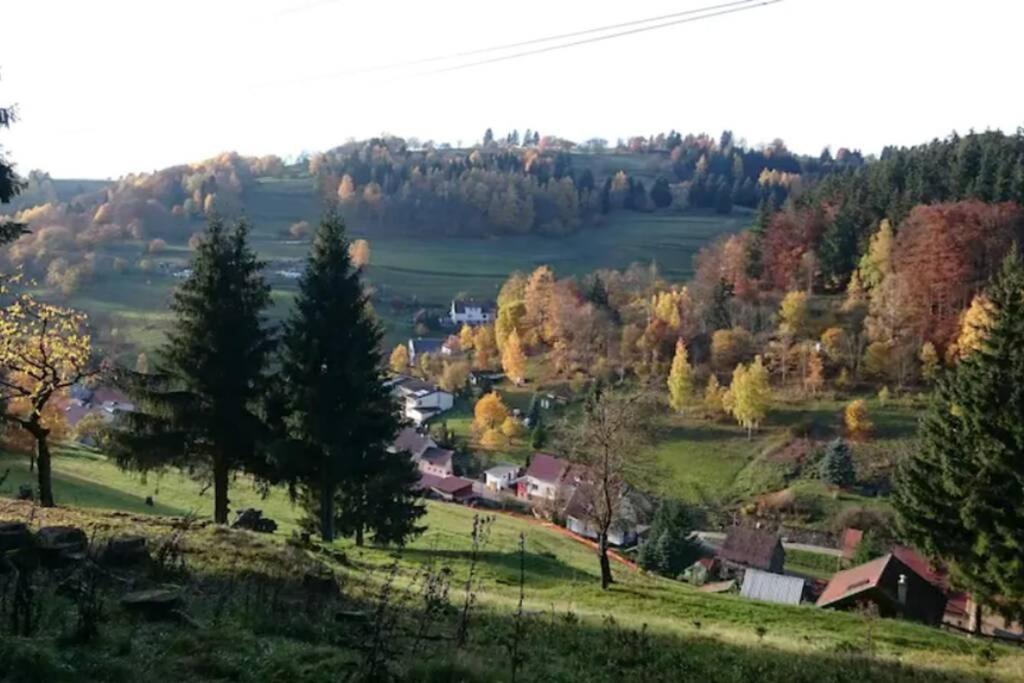 Ruhiges Ferienhaus Am Waldrand Mit Sauna Und Kamin - Hellaberg II Langenbach  Luaran gambar